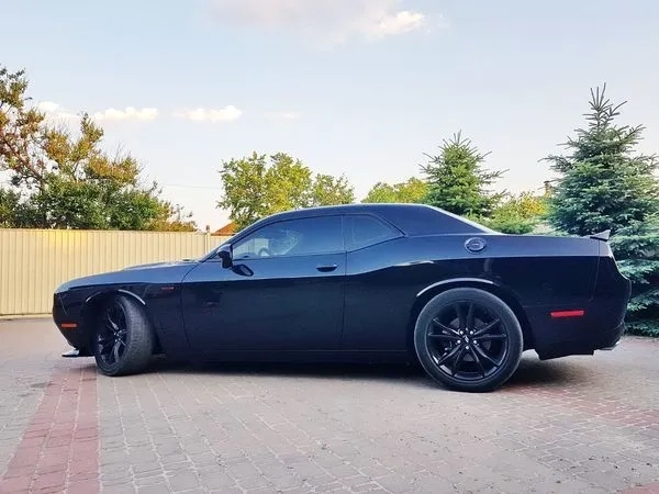 267 Dodge Challenger RT 2018 року 5.7 л з водієм