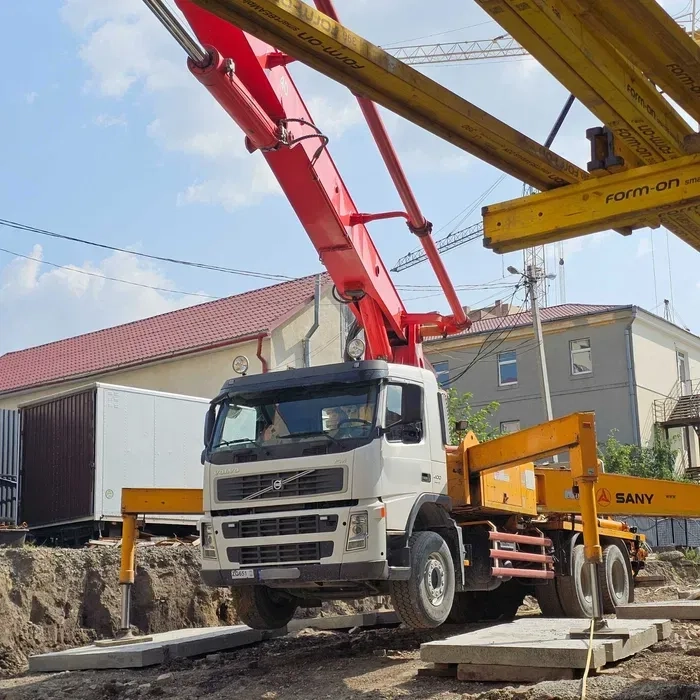 Послуги БЕТОНОНАСОСА (також є додаткові трубки) для будівництва!