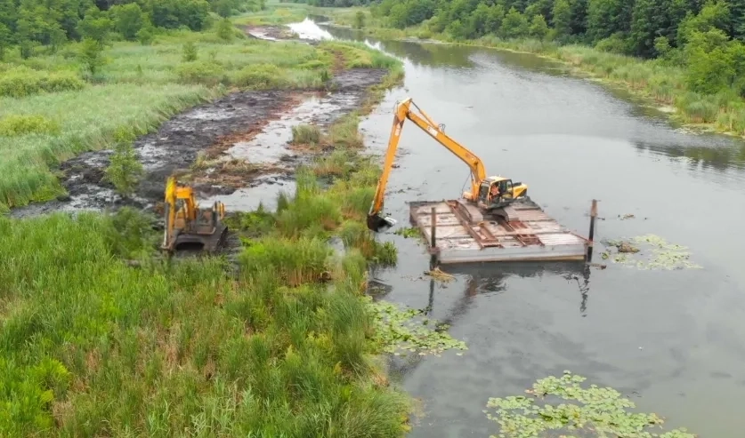 Чистка озер і водоймищ