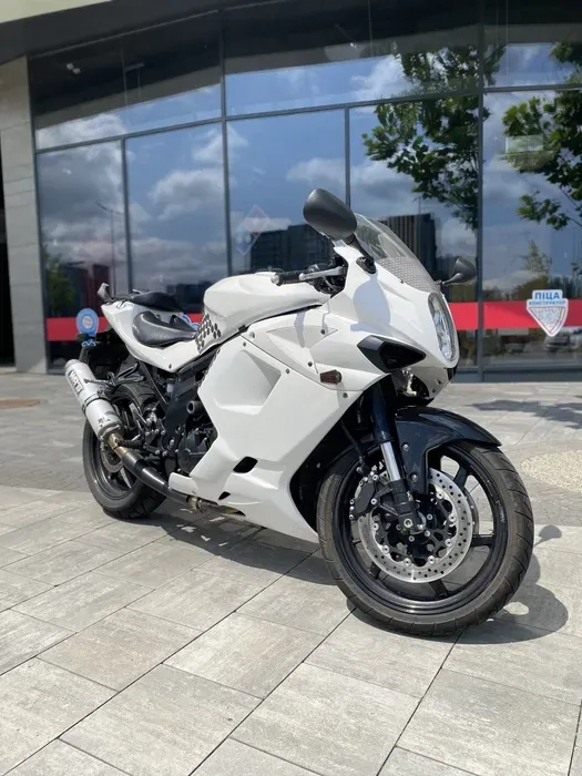 Мотоцкила 650 кубів