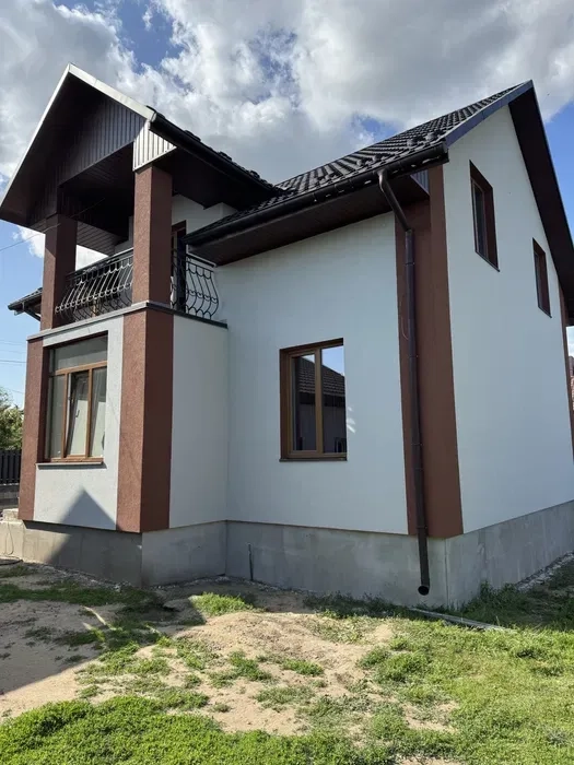 Фасадні роботи, підшива, водосточна система.