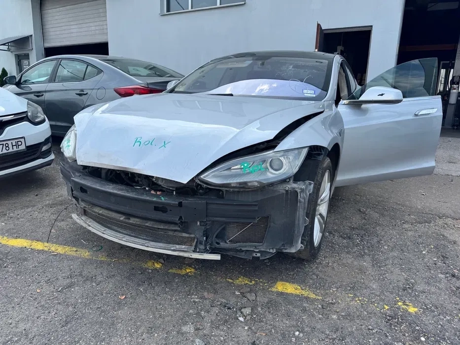 Tesla service тесла ремонт відновлення авто ремонт тесла