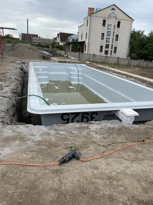 Ручне копання ям, басейнів, траншеї, фундаментів та земляні роботи