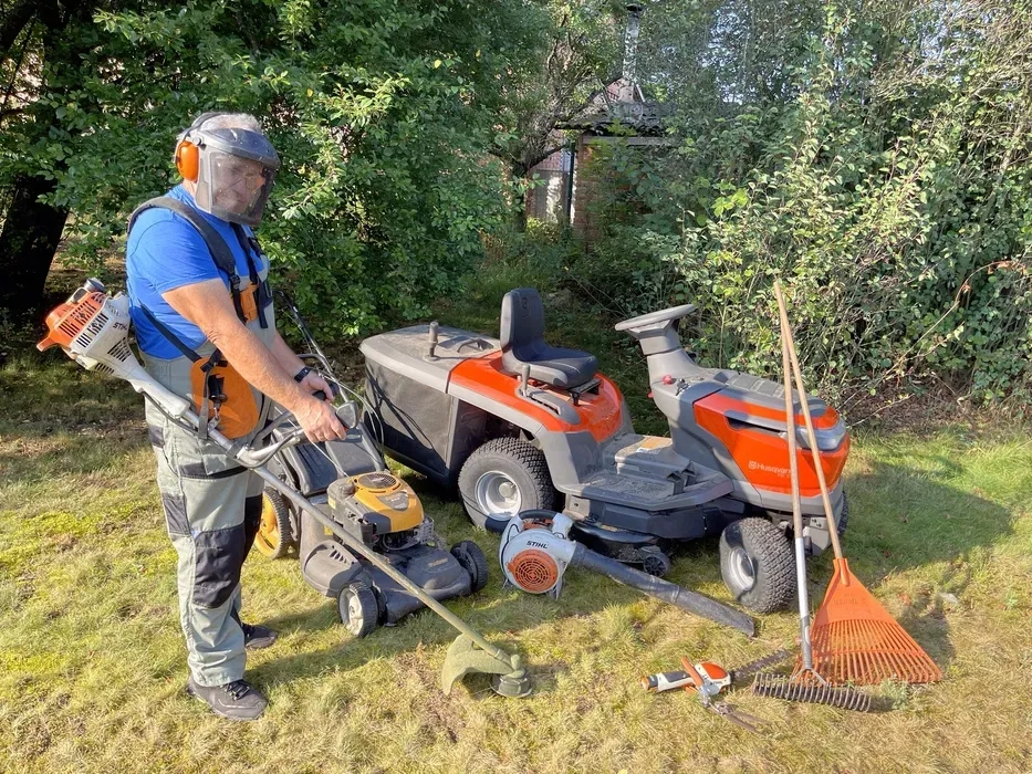 Покос трави, аерація, лікування. Різні об´еми і складність.