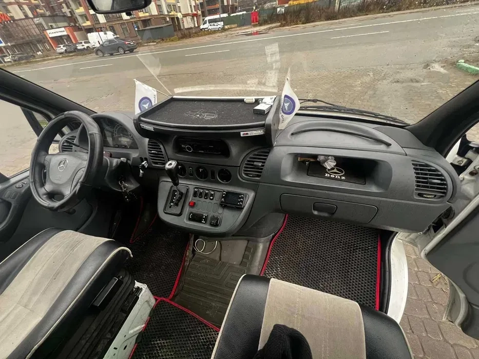 Автомобіль