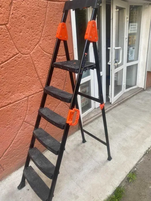 Драбина металева ДНІПРО М (7метрів)