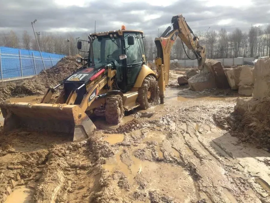 Послуги екскаватора JCB 3CX та самоскид. Екскаватор-навантажувач.