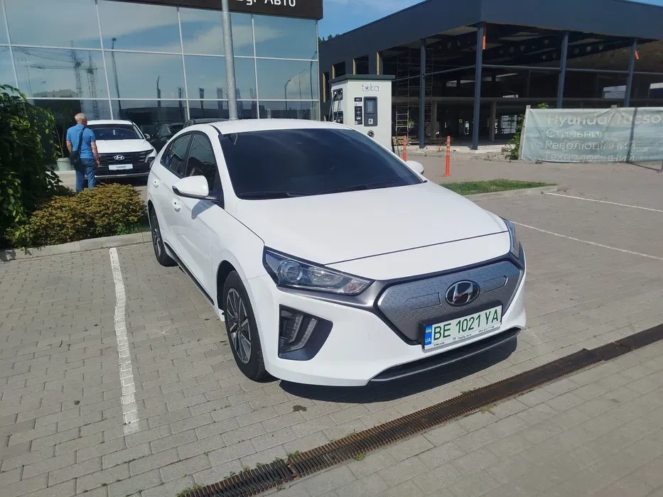 Електромобіль Hyundai Ioniq (2021 р.) На Довгий Термін. Комфорт та Сучасність.