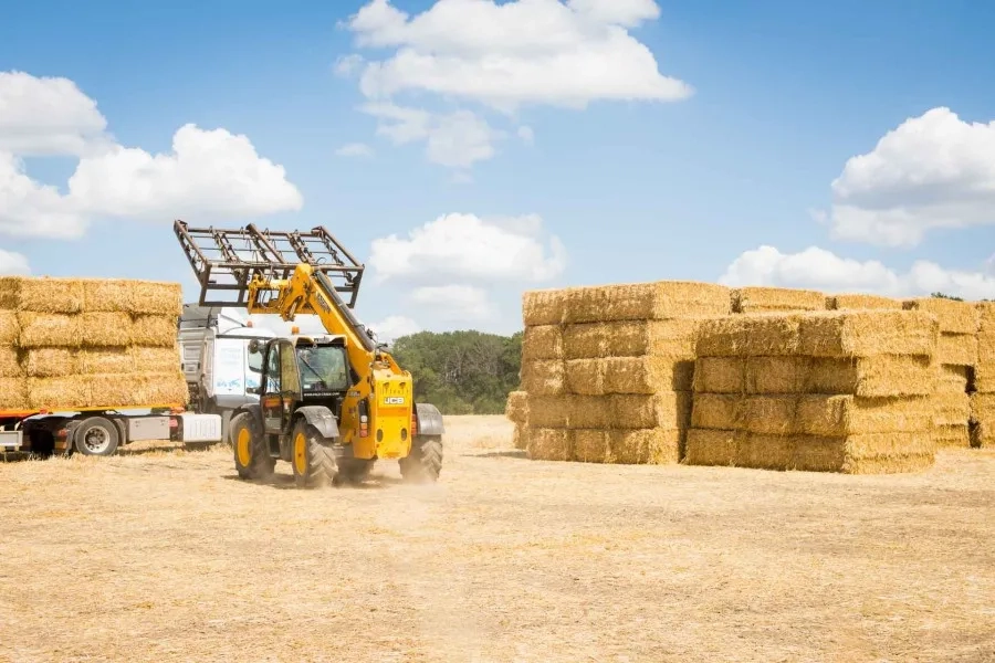 Тюкування соломи с.Левків Житомирська обл