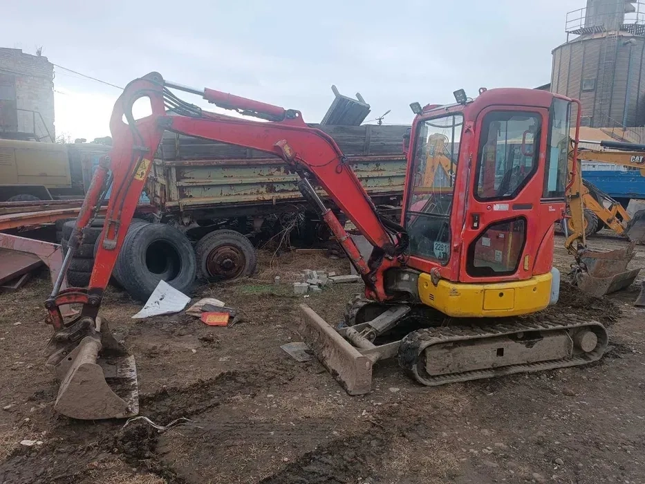 Міні екскаватор з водієм