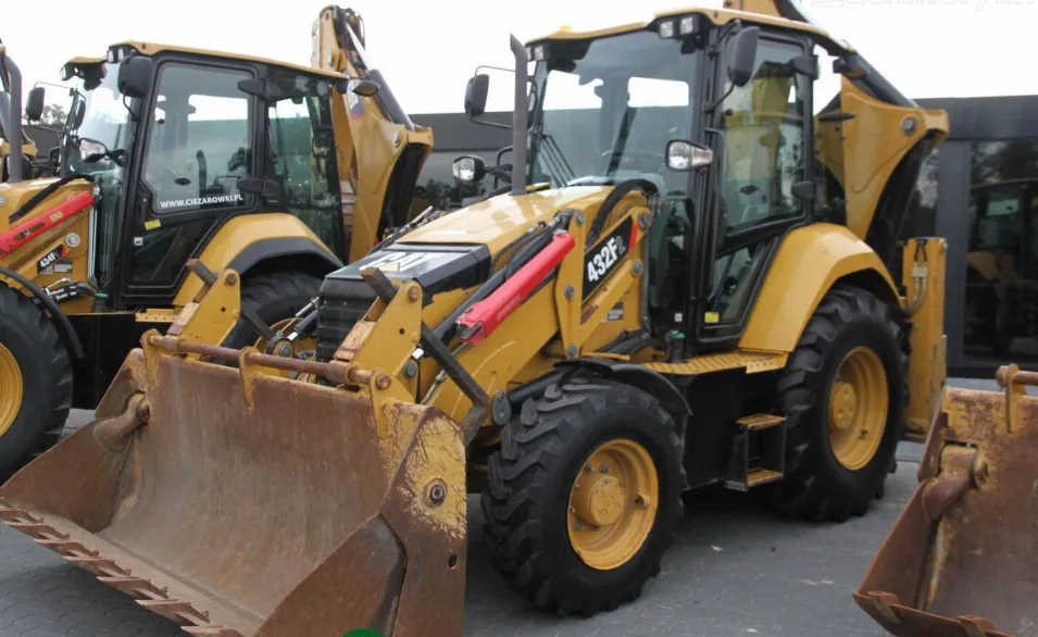 Екскаватор-навантажувач Caterpillar 432F2