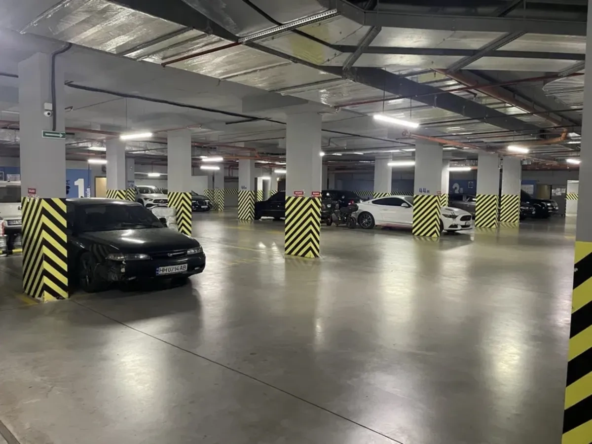 Паркомісце у підземному паркінгу Перлина