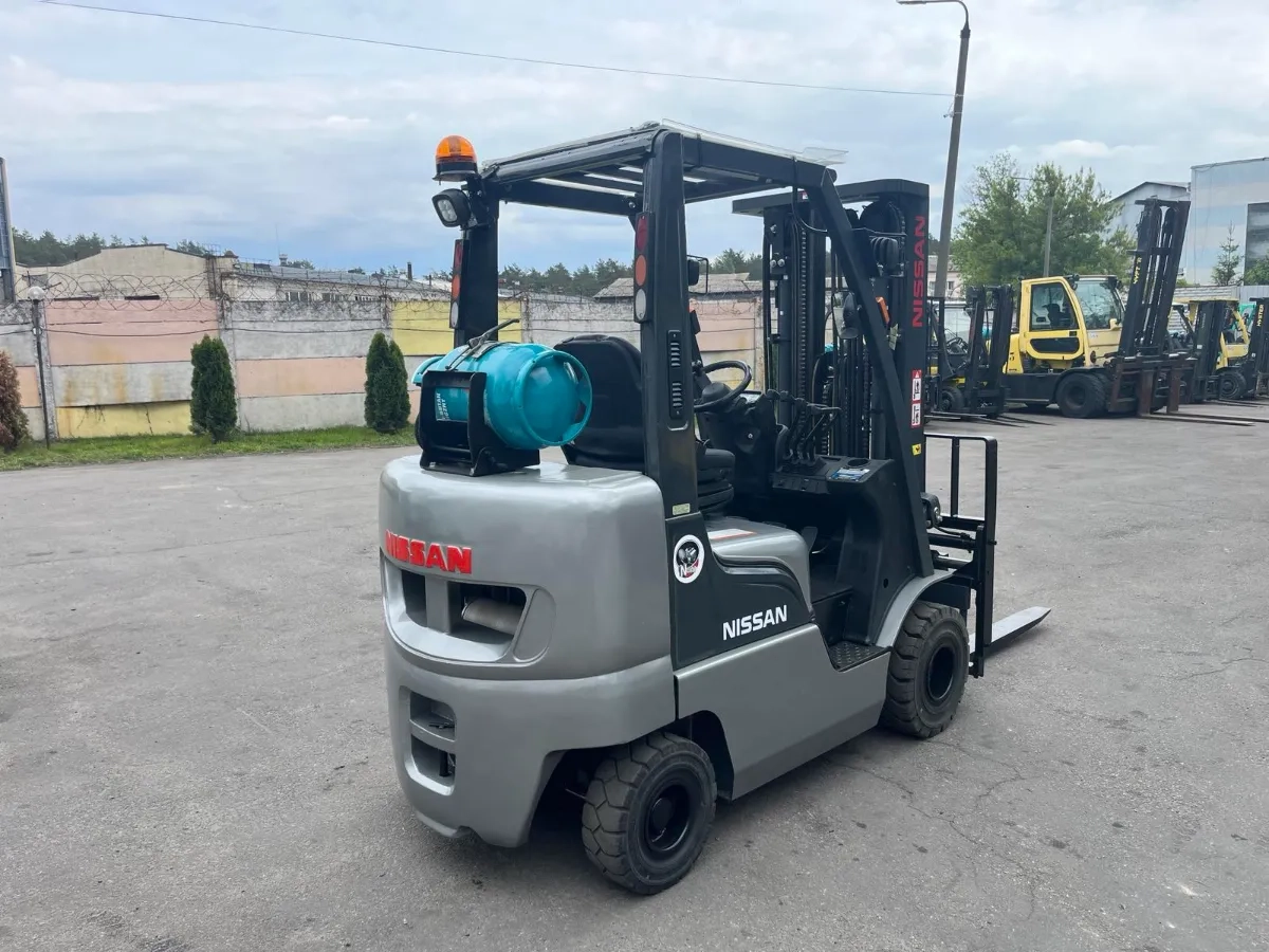 Навантажувачі вилкові та телескопічні