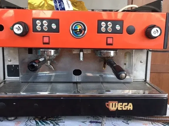 Професійна кавомашина для дому та офісу