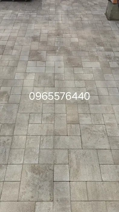 Надаємо послуги уклададання тротуарної плики. Укладання гранітної бруківки.