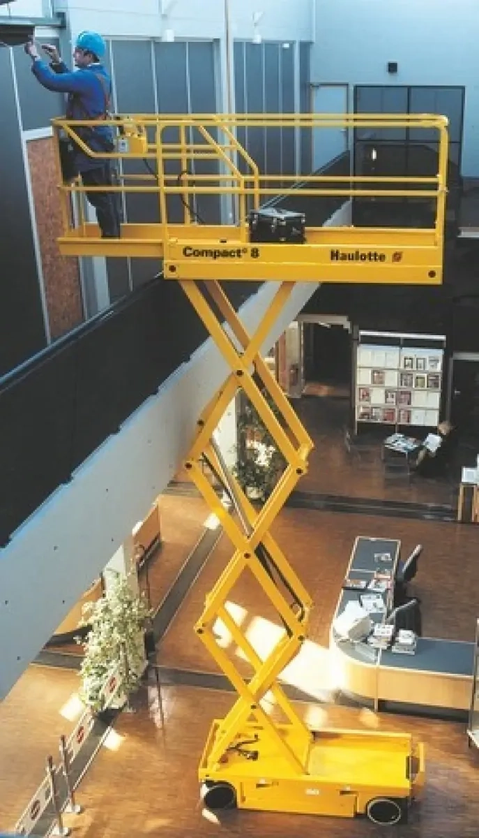 Підйомник ножичний акумуляторний Compact 8