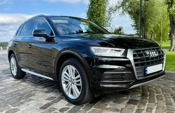 404 Позашляховик на весілля Audi Q5 чорний з водієм