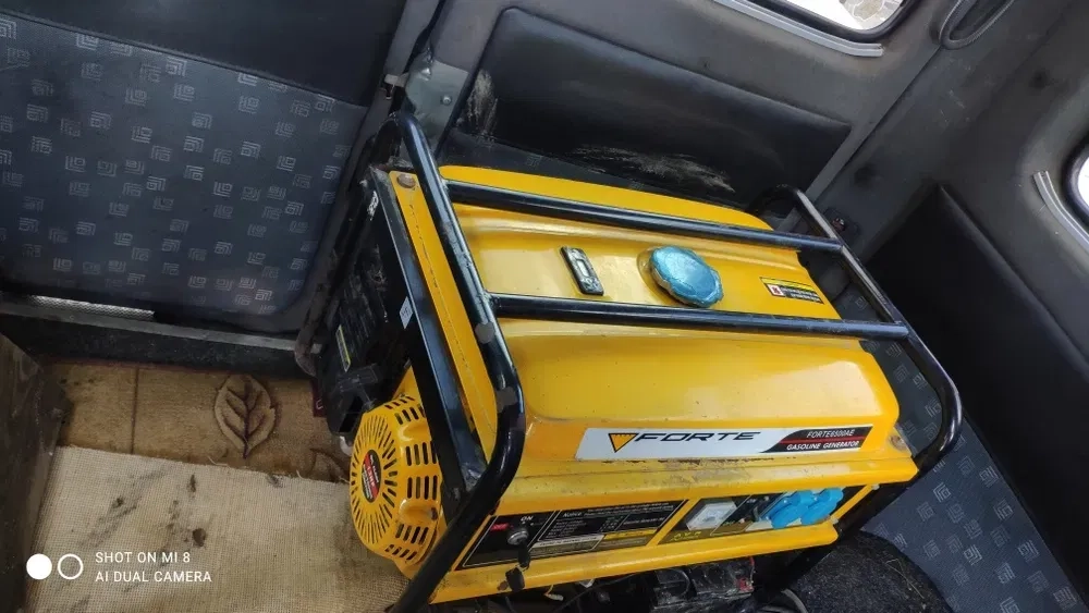 Бензогенератор 