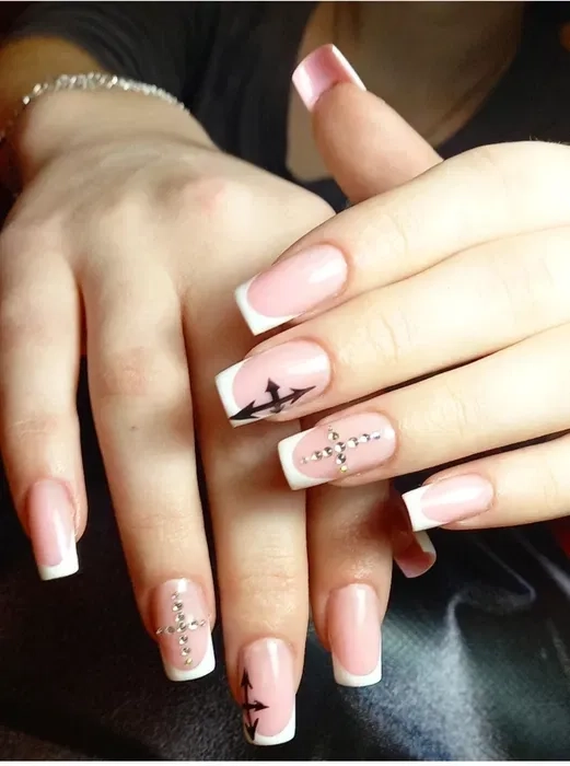 Професійні послуги манікюру та педікюру, нарощування нігтів