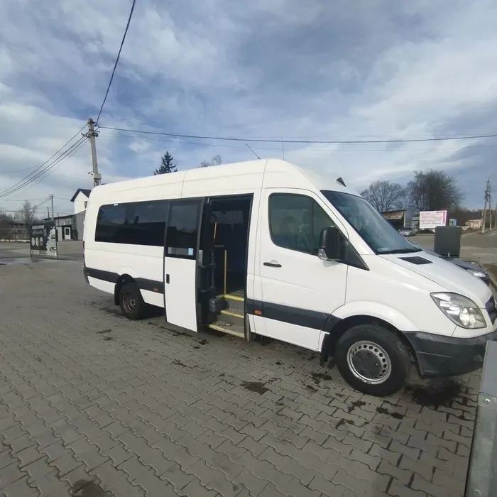 Замовлення мікроавтобусів та автобусів для івентів та свят 7-65 місць