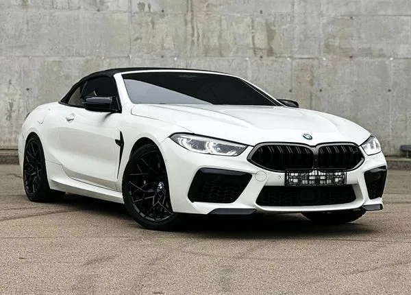 143 Кабріолет BMW M8 Cabrio біла без водія 