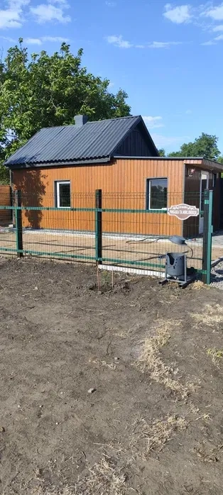 Будинок і біля озера та річки Кодима