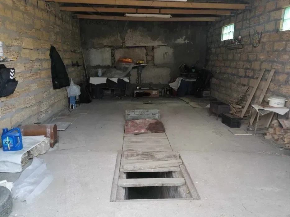 Гараж з оглядовою ямою на тривалий час