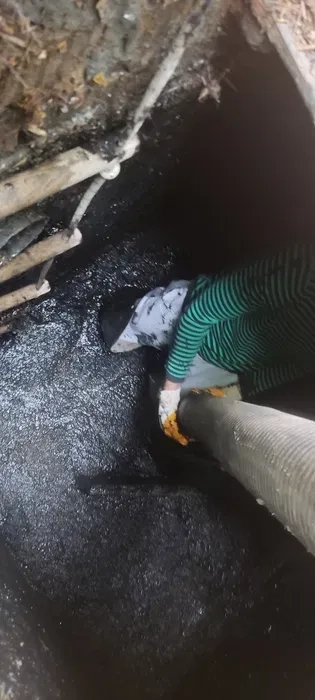 Чищення вигрібної ями Чищення зливної ями Ілосос Чистка септика Мулосос