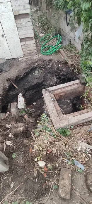 Чищення вигрібної ями Чищення зливної ями Ілосос Чистка септика Мулосос