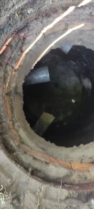 Чищення вигрібної ями Чищення зливної ями Ілосос Чистка септика Мулосос