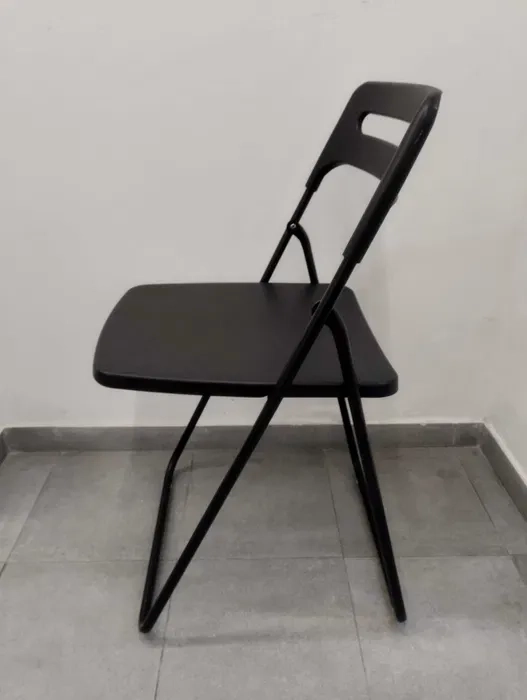 Пластикові стільці