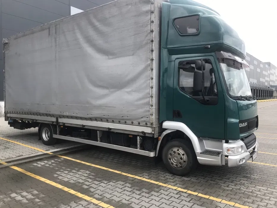 Вантажні перевезення. Гідроборт.