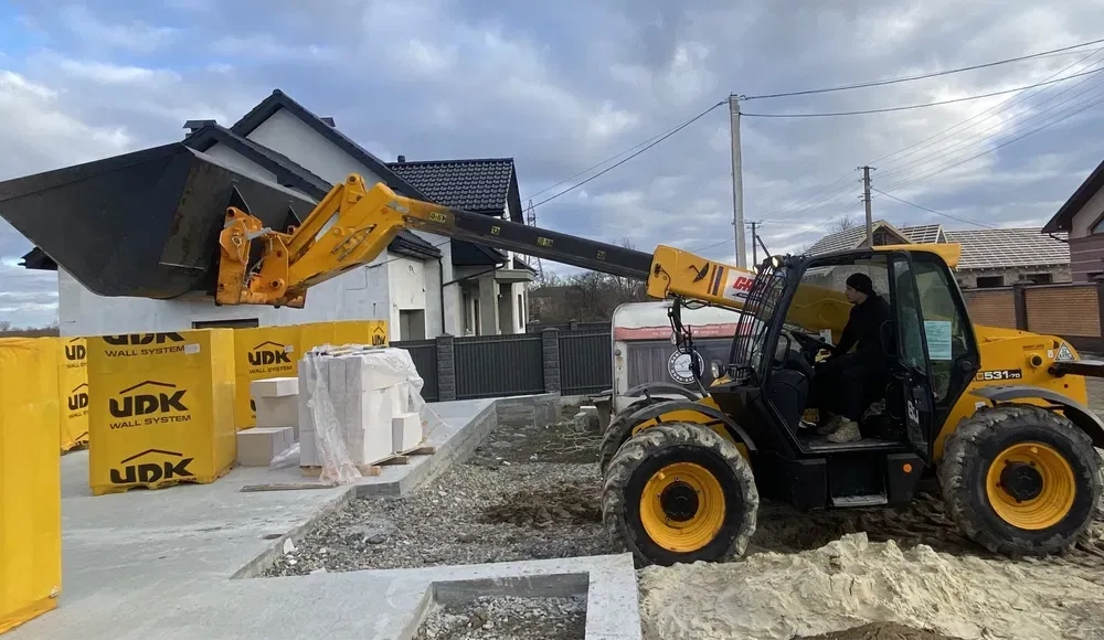 Телескопічний навантажувач JCB маніт