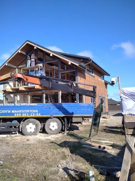 Послуги Крана-Маніпулятора: Навантаження, Перевезення, Розвантаження. Ефективно та Швидко!