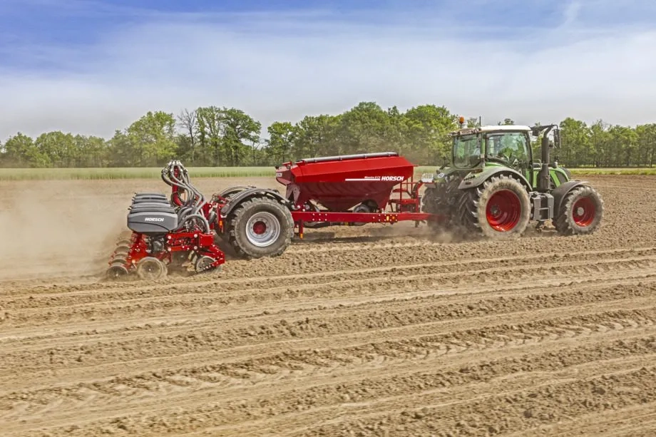 Сівалка Horsch Maestro разом із ТРАКТОРОМ колісним John Deere 8370R