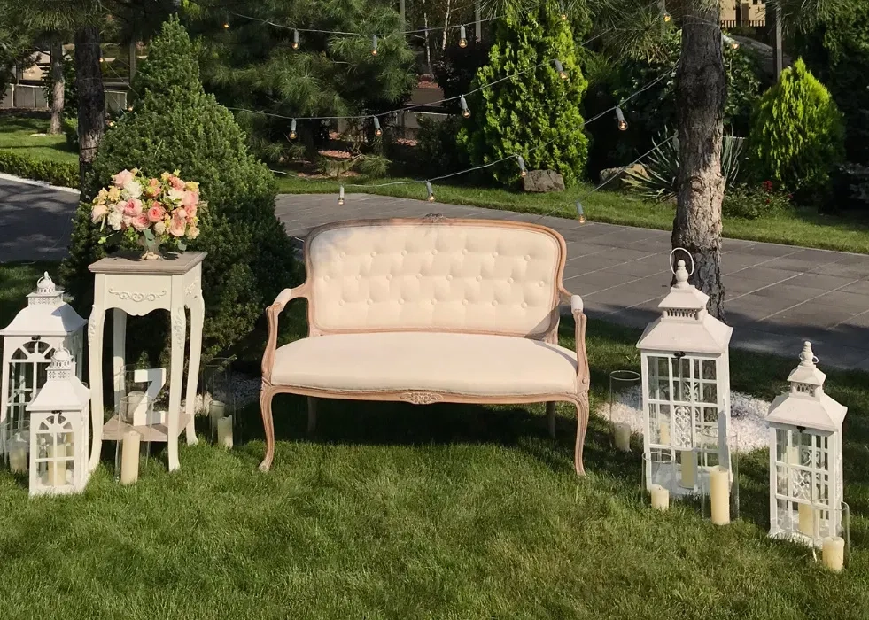 Декор та реквізити, склад декору в Києві