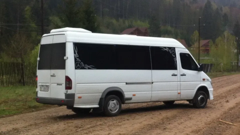 Замовлення автобусів для пасажирських перевезень безпечно та зручно