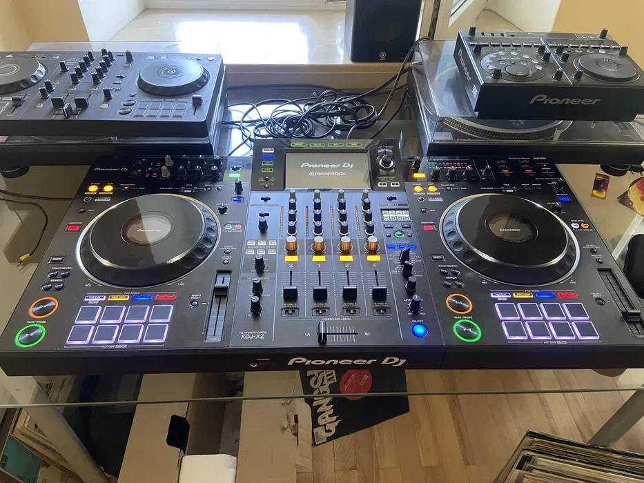 Диджей аппаратура, Pioneer DJM-850; XDJ-XZ; Technics SL 1210 MK2