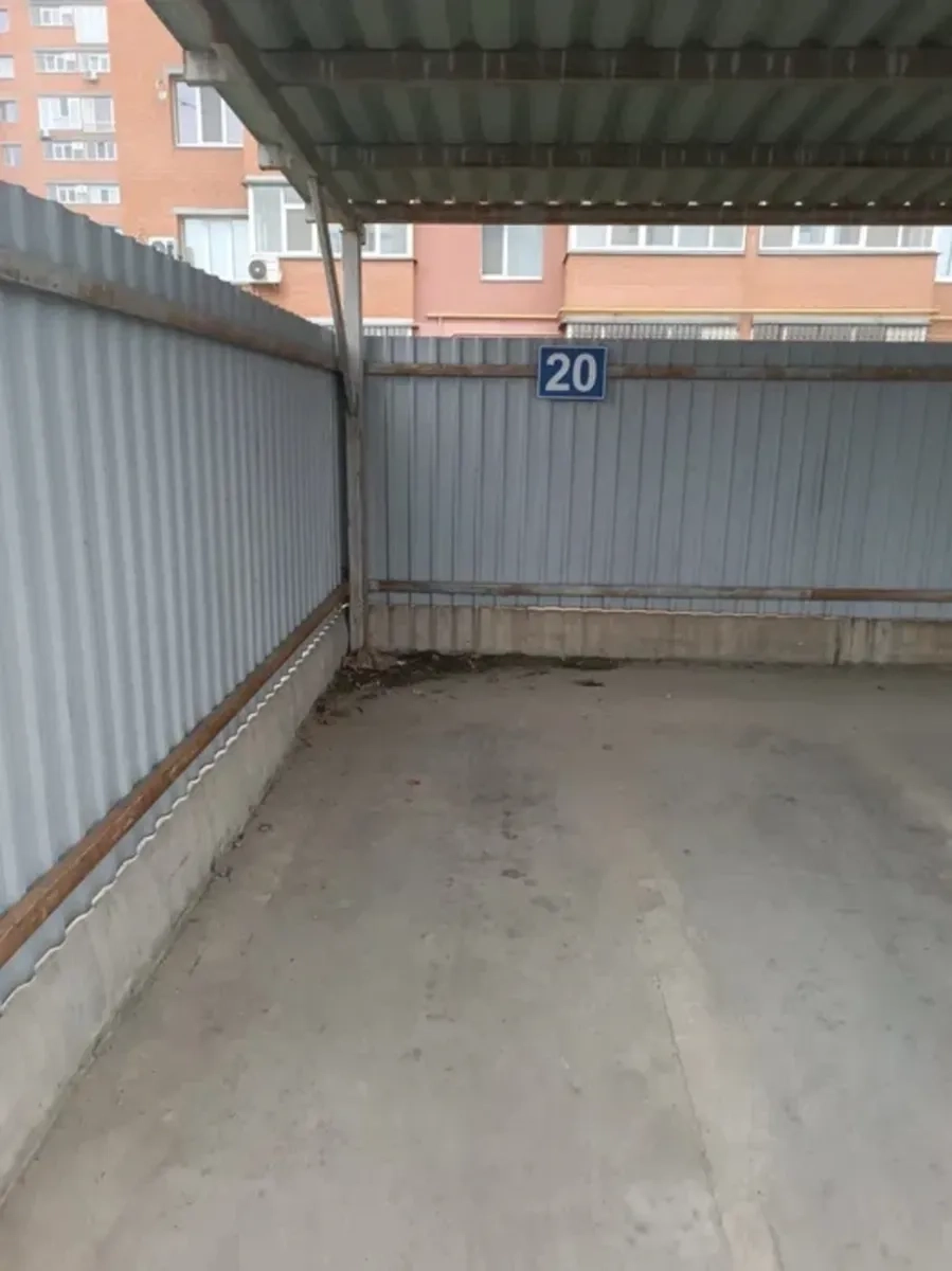 Комфортне паркомісце, зручний заїзд