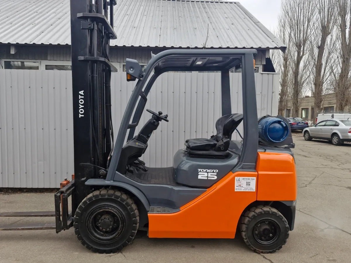 Навантажувач TOYOTA 02-8FGF25