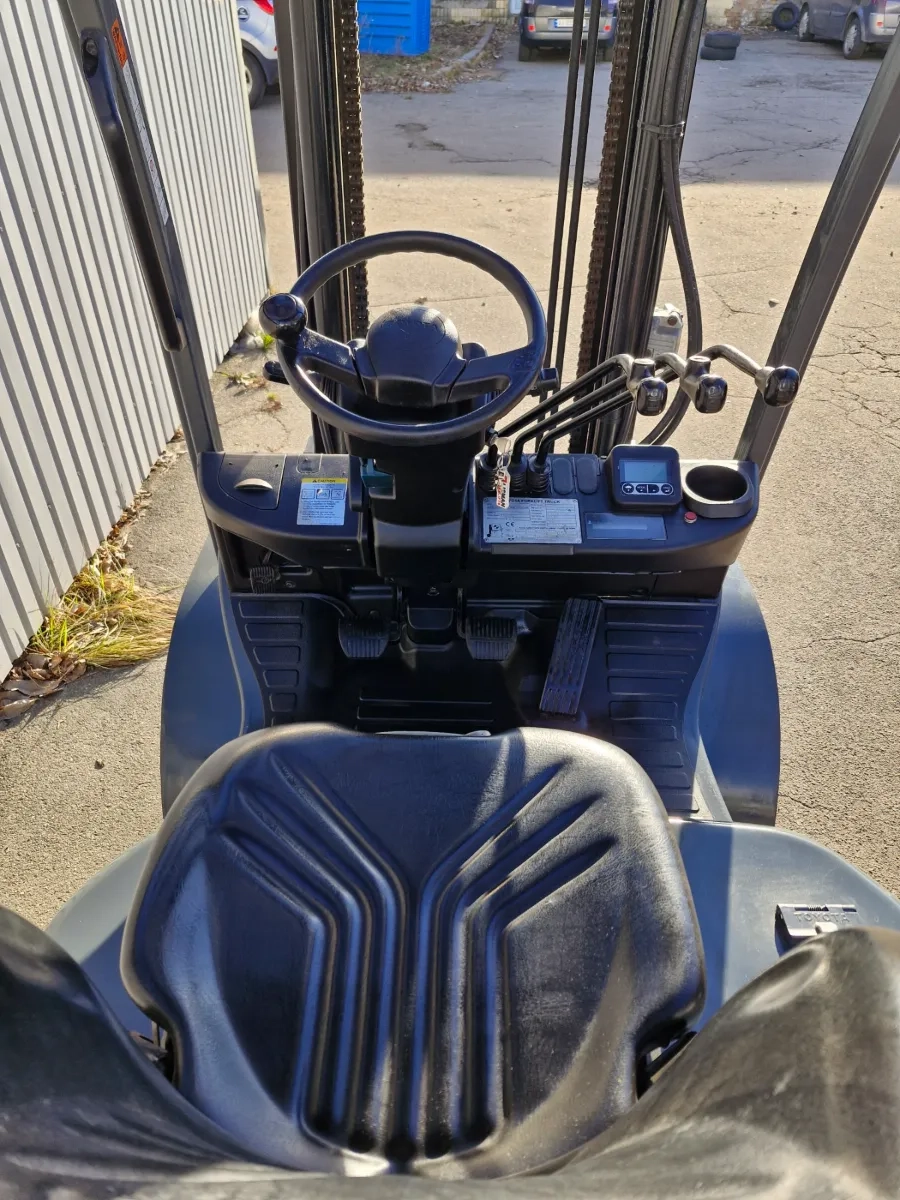 Навантажувач TOYOTA  02-8FGF25 