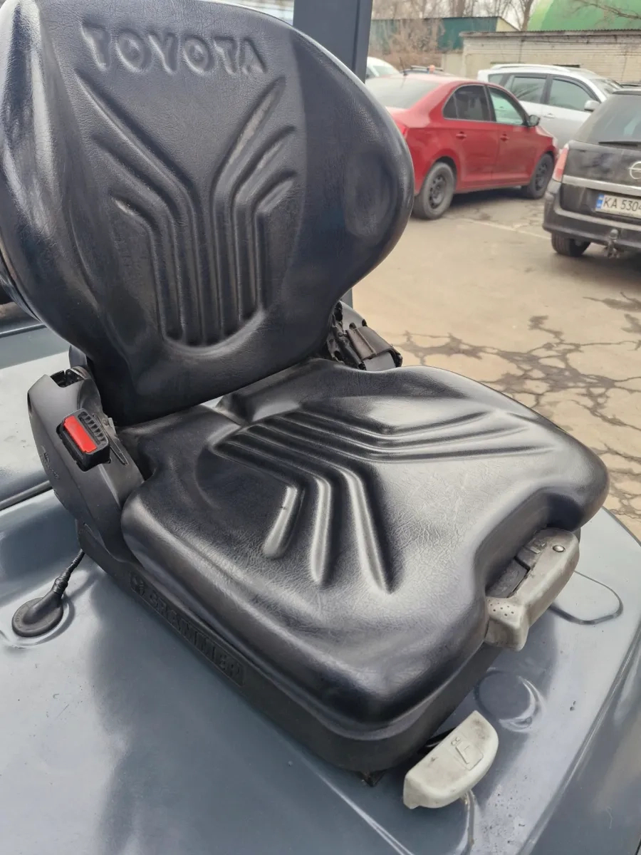 Навантажувач TOYOTA  02-8FGF25 