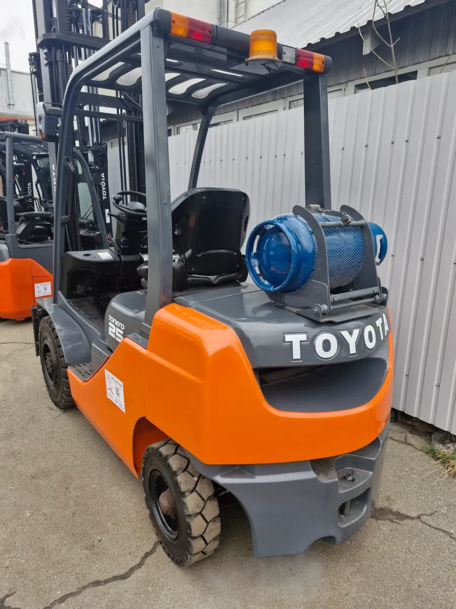 Навантажувач TOYOTA  02-8FGF25 