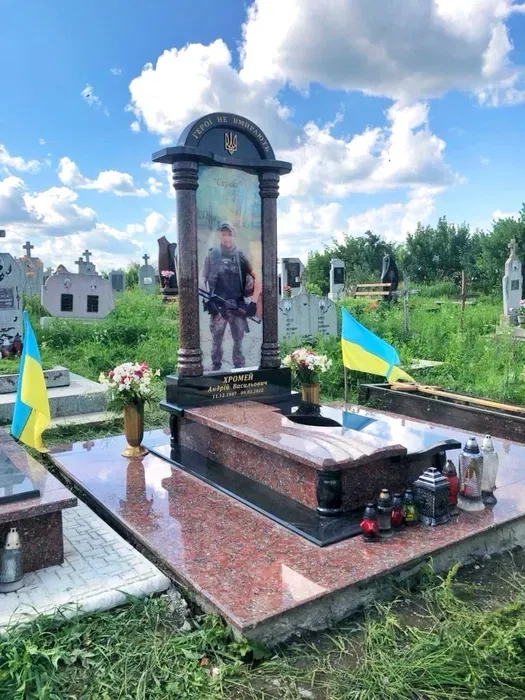 Памʼятники військовим, воєнні памʼятники, гранітні памʼятники, мармур