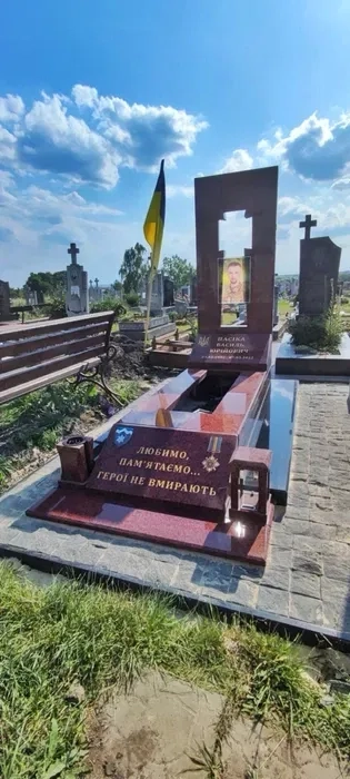 Памʼятники військовим, воєнні памʼятники, гранітні памʼятники, мармур