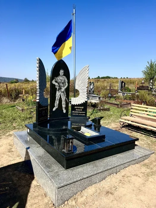 Памʼятники військовим, воєнні памʼятники, гранітні памʼятники, мармур