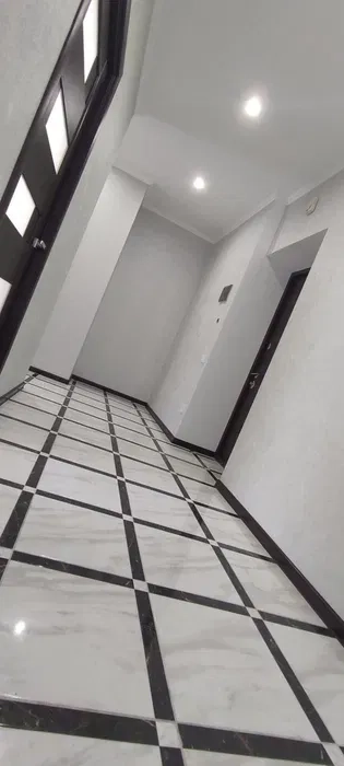 Ремонт кімнат - поклейка шпалер. Працюємо з вашим матеріалом.