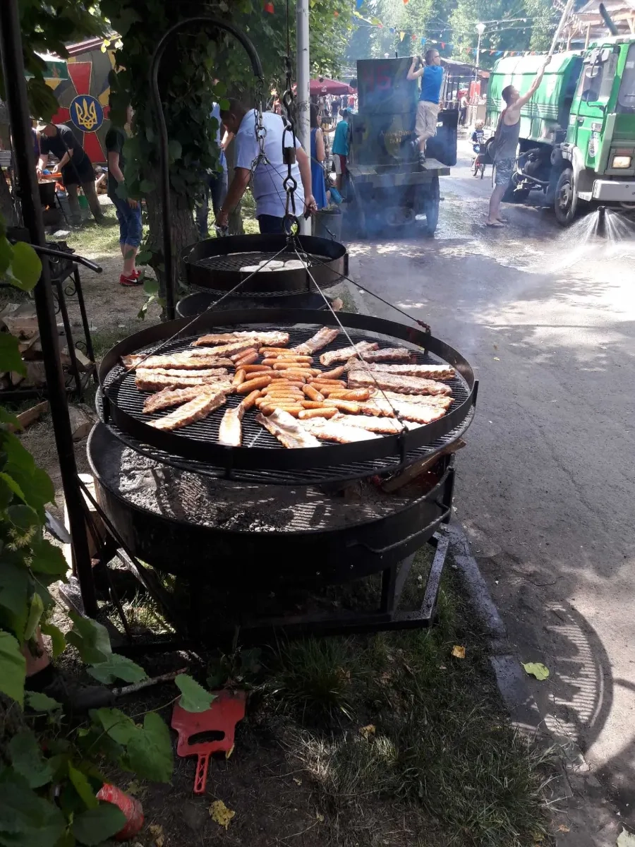 Підвісний гриль для смаження на відкритому вогні