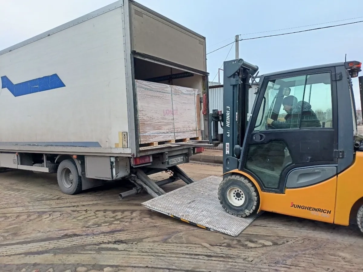 Вантажоперевезення 5 т гідроборт