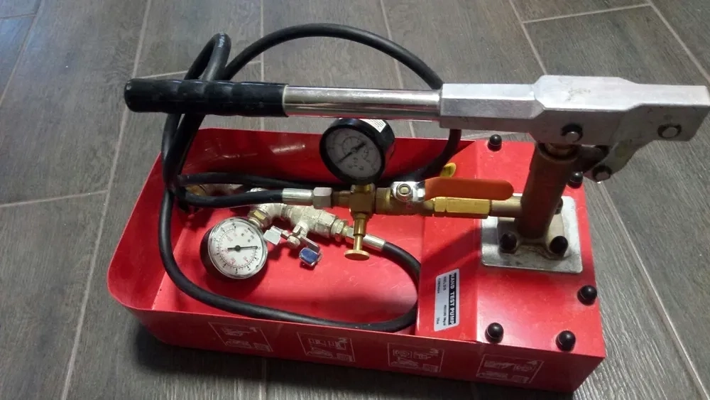 Насос ручний для опресування.